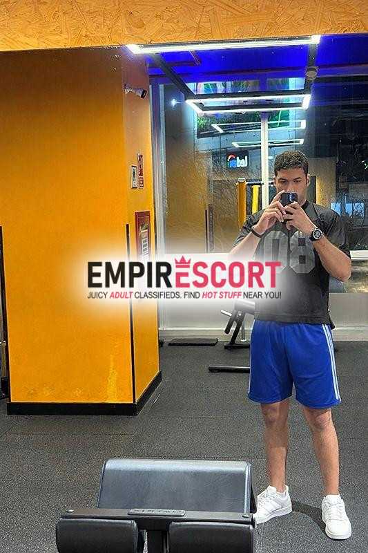 activo vergon y paton 1.93 mts calzo 47   19 cms de verga. 
 solo morbo y canal de telegram 
 lechero y morboso🔥mido 1.93 mts de altura. dotado