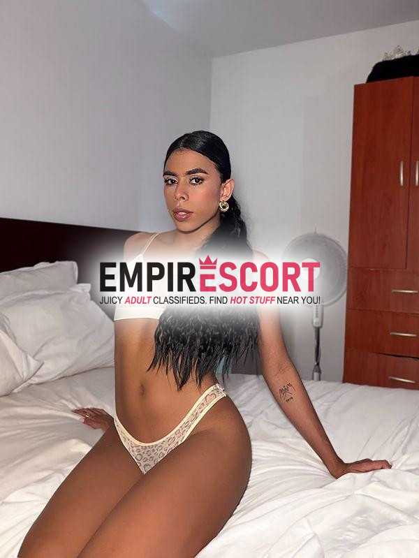 deliciosa extranjera de piel morena👄