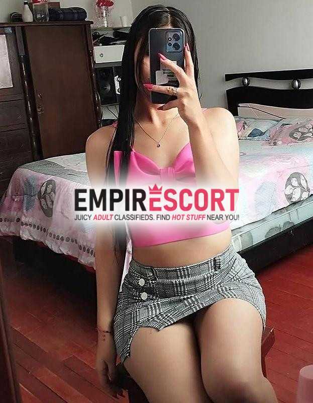 camila de rostro angelical lista para complacerte
