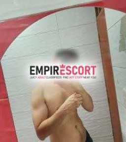 joven discreto dotado hot bien caliente