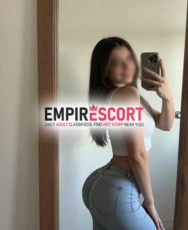 ivana de rostro bonito e impactantes curvas