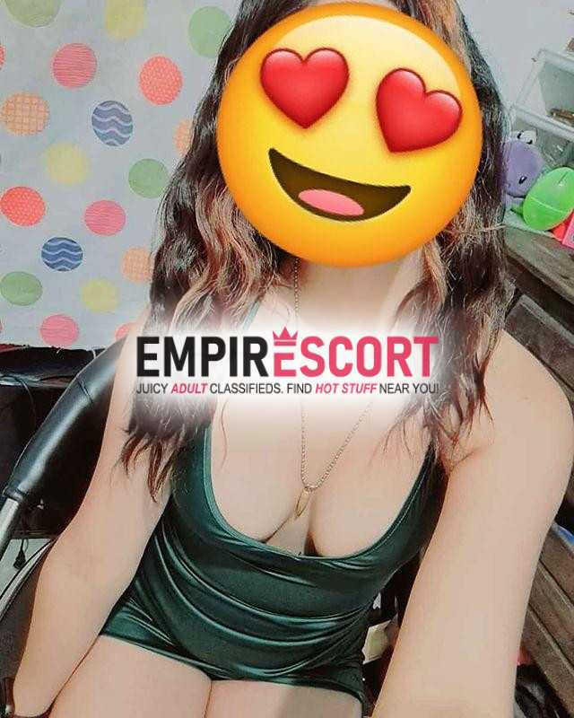 daniella sexy jovencita de hermoso cuerpo natural muy caliente e insaciable que encanta el sexo.