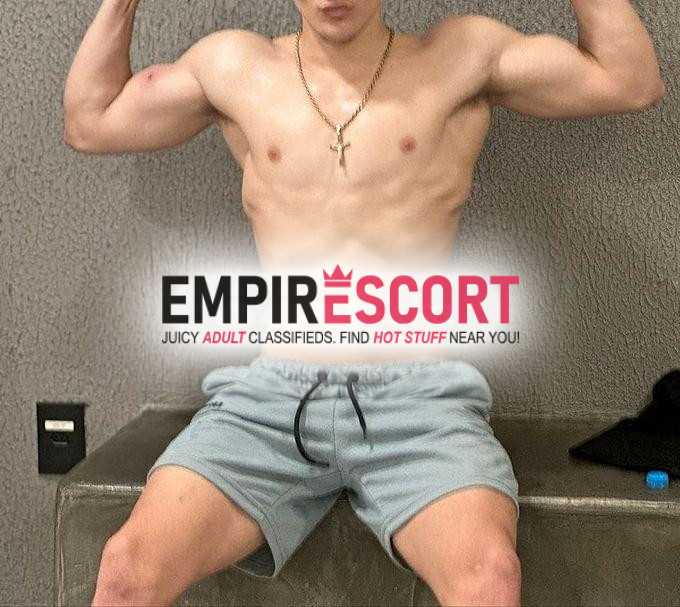 joven guapo complaciente