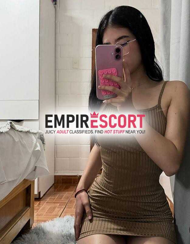 lucia blanquita delgadita cabellos castaño