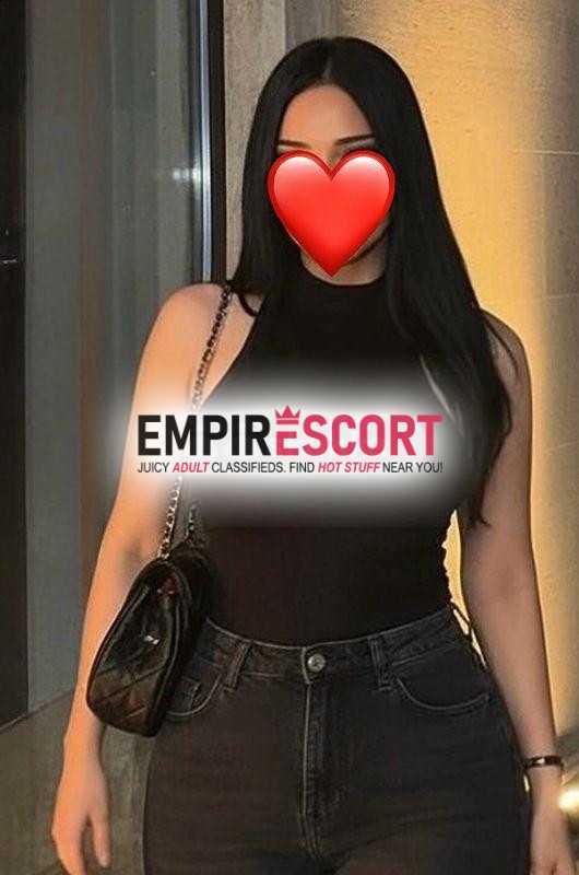 luna experta modelo caliente de talla internacional ardiente