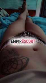 dispuesta y disponible