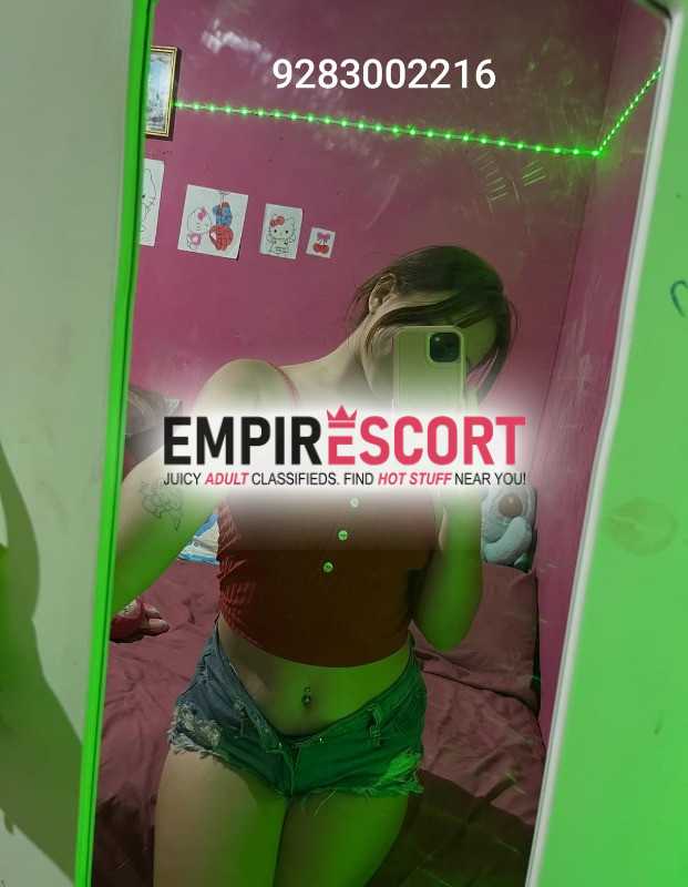 guapa jovencita independiente trato de pareja