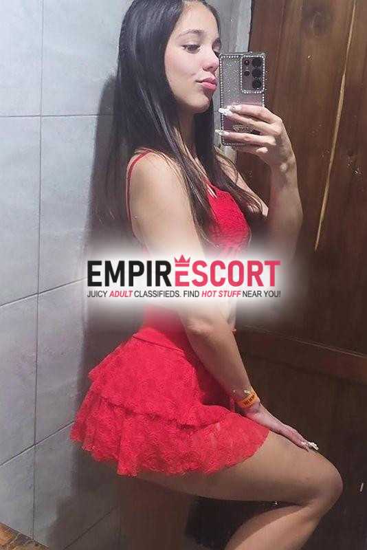 camila de rostro angelical lista para complacerte