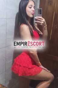 camila de rostro angelical lista para complacerte
