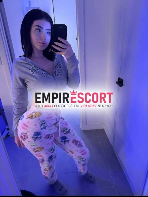 bella y ardiente jovencita vip