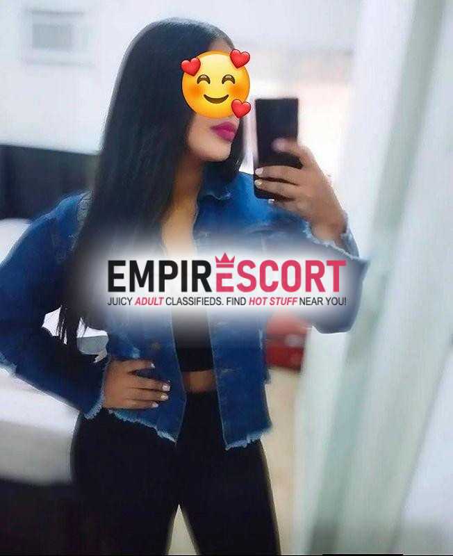 complaciente divertida muy linda