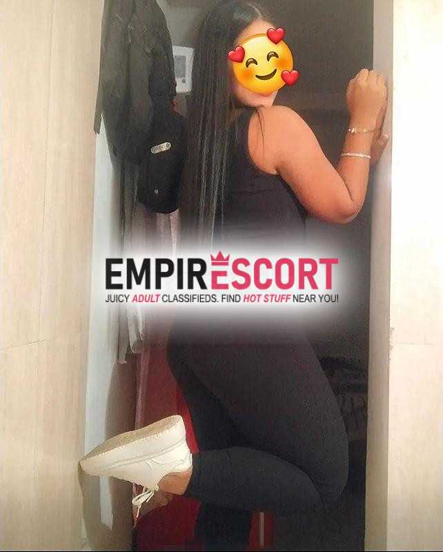 complaciente divertida muy linda