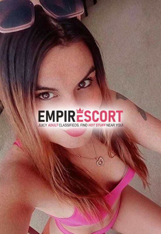 hermosa y esbelta de piel clara sumisa y estrecha te recibo en lenceria