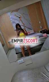 hermosa y esbelta de piel clara sumisa y estrecha te recibo en lenceria