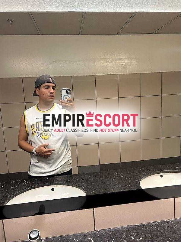 jovencito peruano de buena presencia servicio de rol presencial 
venta de videollamadas o contenido hot personalizado 🥵
atiendo en hoteles o voy