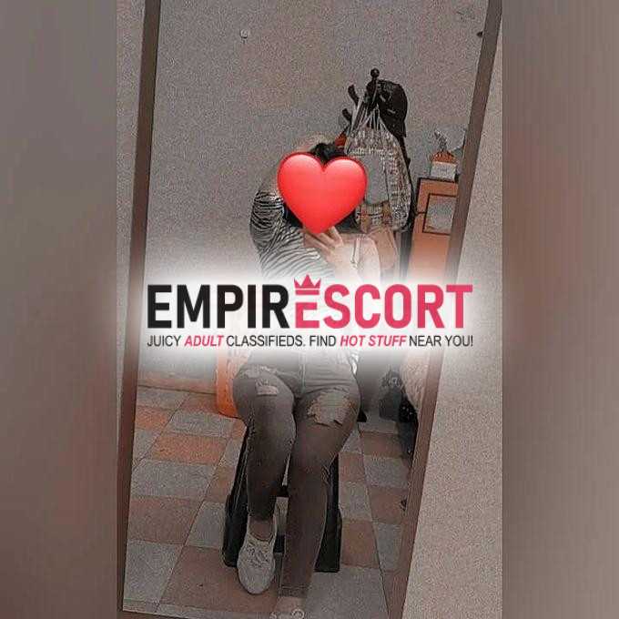 deliciosa universitaria de tetas partidistascon besos apasionados
