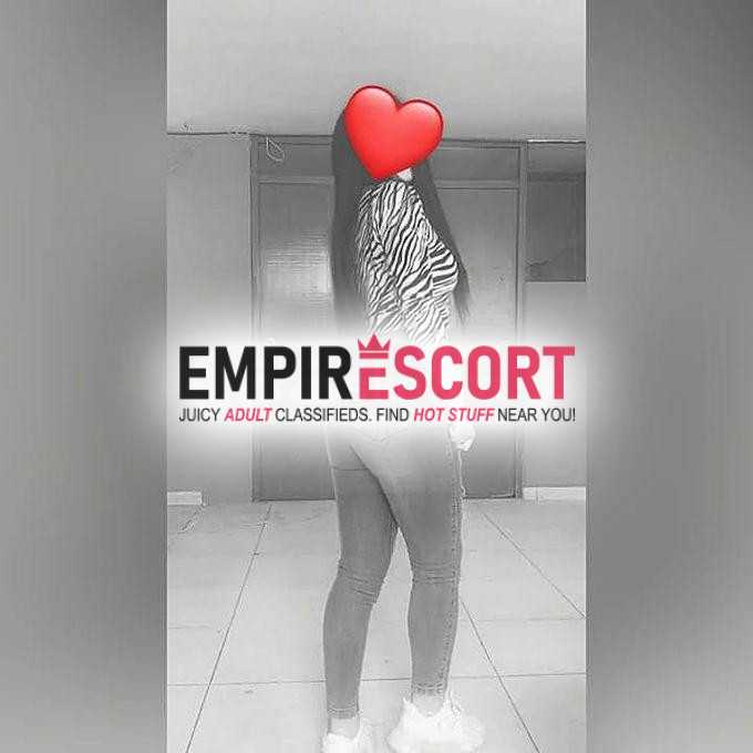 deliciosa universitaria de tetas partidistascon besos apasionados