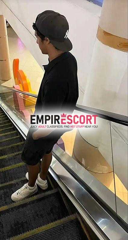 andriu joven muy divertido en busca de buenas experiencias