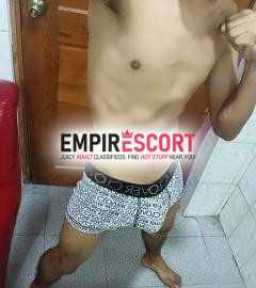 joven masajista en el centro de piura
