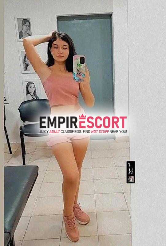 estrechita de grandes culito y ricas tetas 🍑😋te esperare calatita 😘