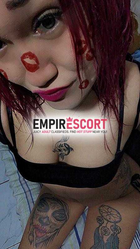 bella peliroja alta blanca y tatuada y de bonito cuerpo 🥵😎😈🌛 dispuesta pasarla riquísimo y complacerte mi rey