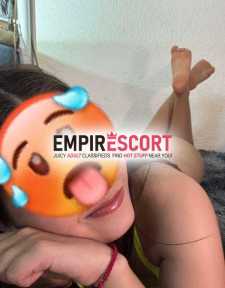 blanquita culona y llena de pasión en cama