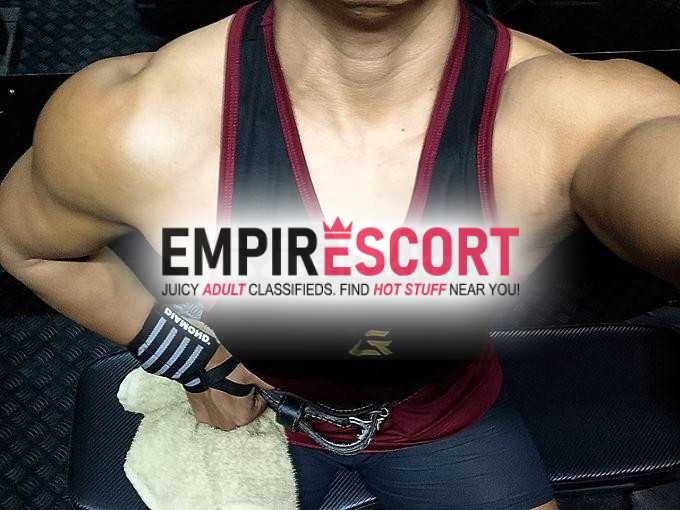 varón de gym porte militar disponible para masajes corporales.hoy miércoles libre las 24 horas