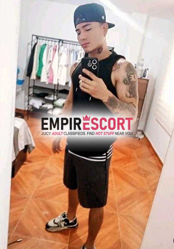 joven dotado 🍆atlético 💪 buenos atributos 😈verga grande y gruesa nada de flacidez 🥵🍆👽🔥🍂🍓
