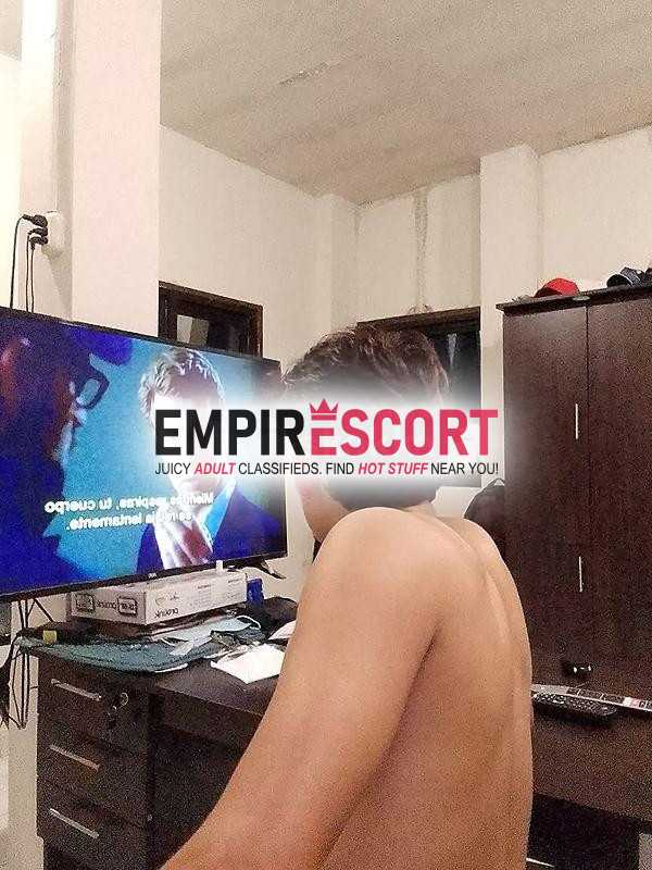 joven solitario de paso sin sitio disponible 🔥🍆