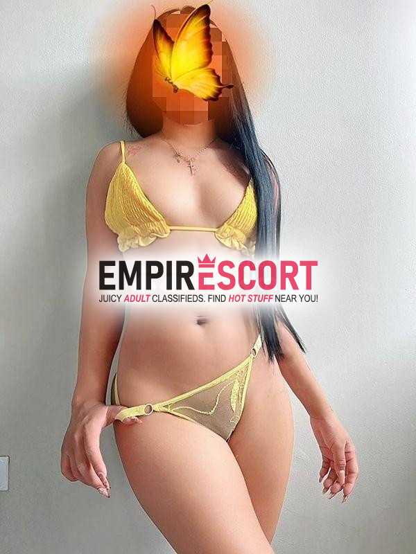 inocente alta muy bonita de rosto y de cuerpo.