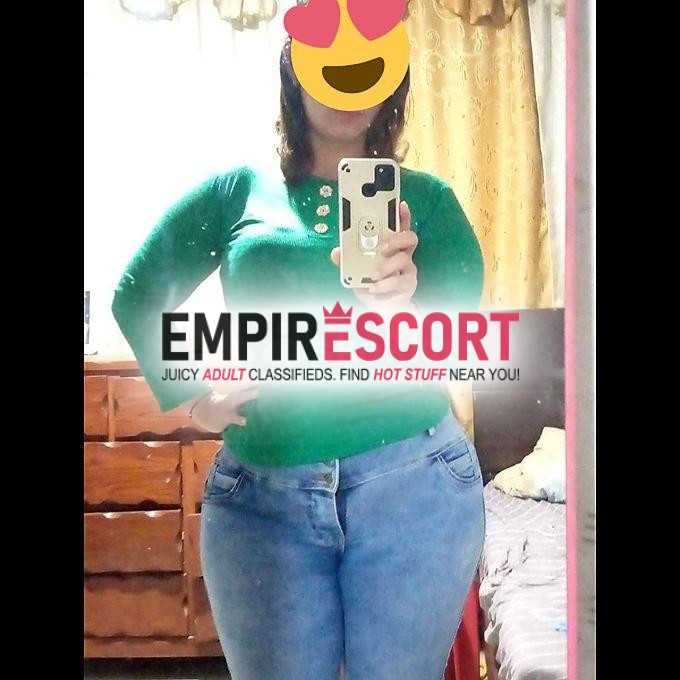 chama de culo grande y tetas grandes piel blanca y ardiente en cama