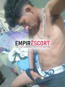 joven delgado complacedor de mujeres sexualmente