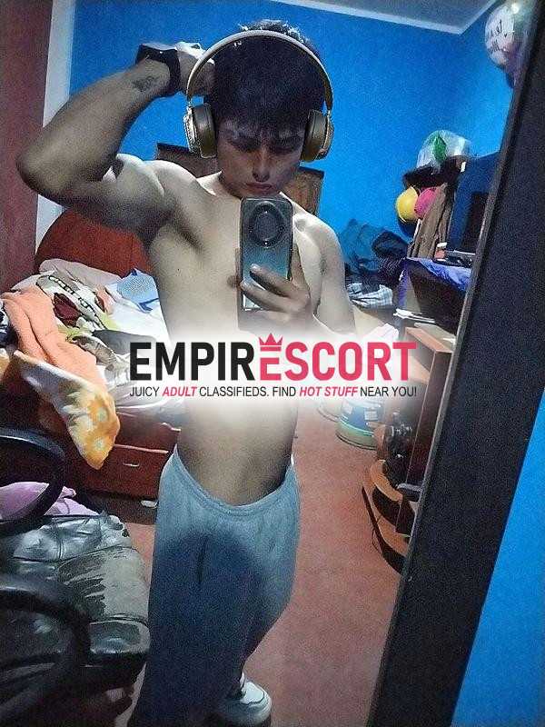 joven delgado 
piel trigueña estatura 1.65
edad 21 años