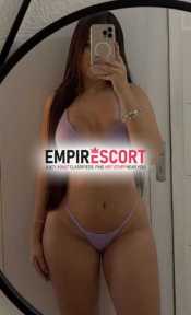 linda joven dispuesta cumplir todas tus fantasías