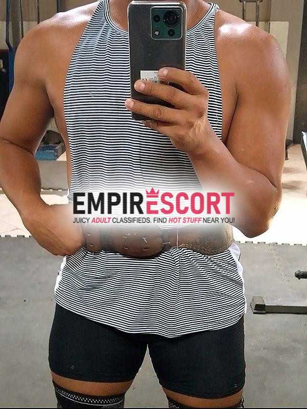 varón de gym porte militar disponible para masajes corporales.hoy jueves libre las 24 horas