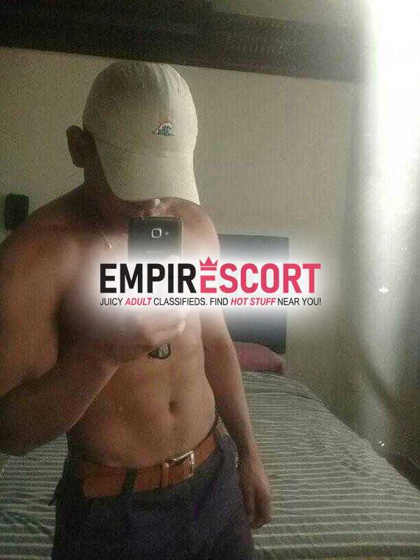 joven moreno militar de buen cuerpo servicio buen trato solo por ocasios para pagar estudios.
no cuento sitio.
me desplazo.