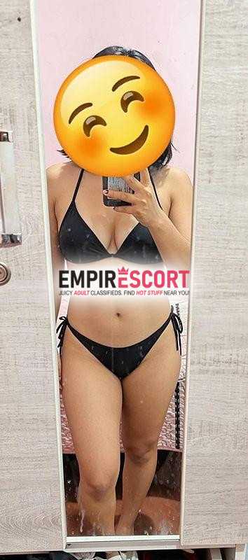 😍 jovencita universitaria recién nueva en esto apretadita