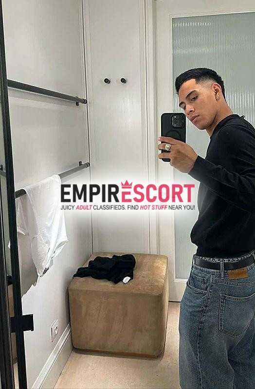 joven universitario nuevo en página