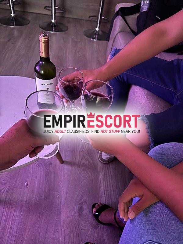 joven vergon single corneador disponible para mujeres-parejas-trios-cuckold