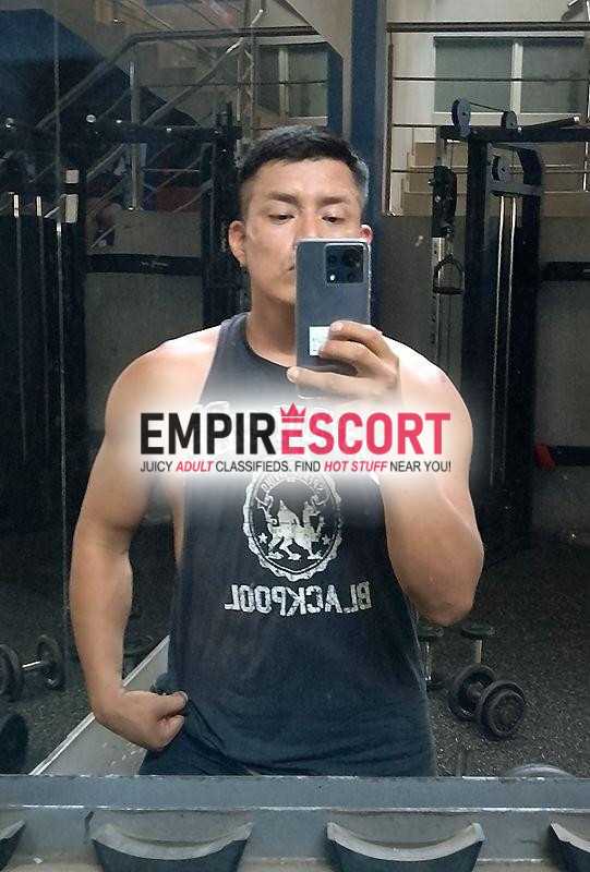 varón de gym porte militar disponible para masajes corporales libre hoy las 24 horas