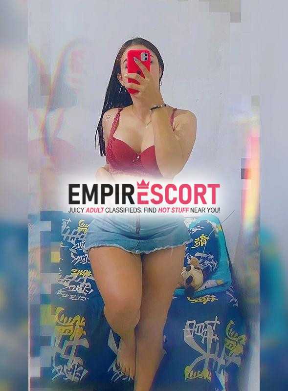 dayana buena colita piernona oral peladito desnudita